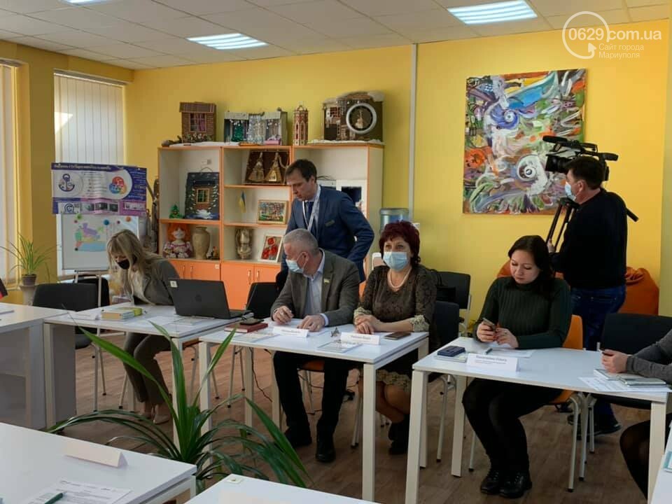 помимо школы. тосы ульяновской области. дети в школе. помимо школы. дети разные предметы школа.