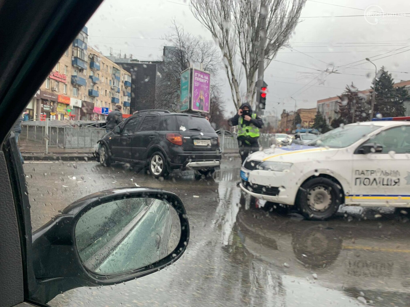 В самом центре Мариуполя  столкнулись Сузуки и Джили, - ФОТО, фото-2