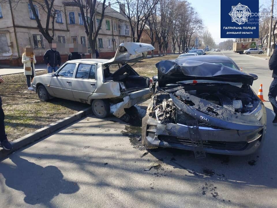 В Мариуполе "КIA"  влетела в припаркованный  на ул. Пашковского автомобиль, - ФОТО, фото-1