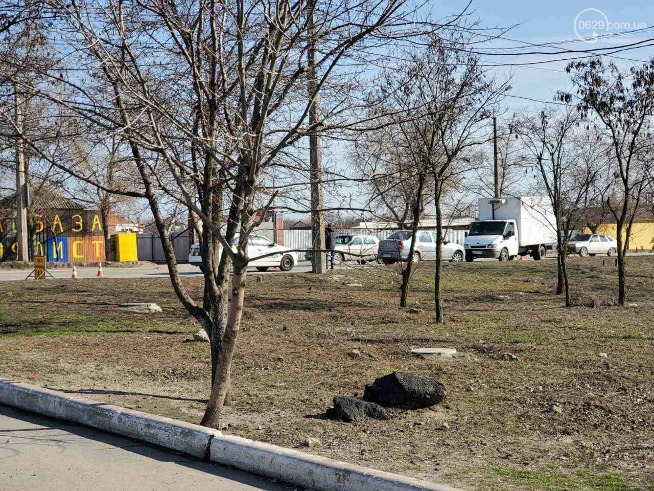 Всплеск ДТП.  В Мариуполе столкнулись "Рено" и грузовик, а "ВАЗ" - врезался в столб, - ФОТО, ВИДЕО, фото-3