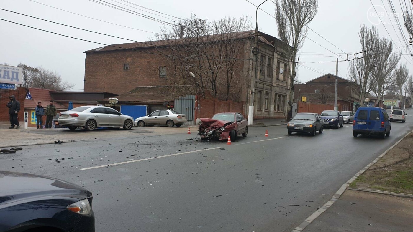 В Мариуполе в аварии на Торговой пострадало сразу три автомобиля,-ФОТО, фото-1