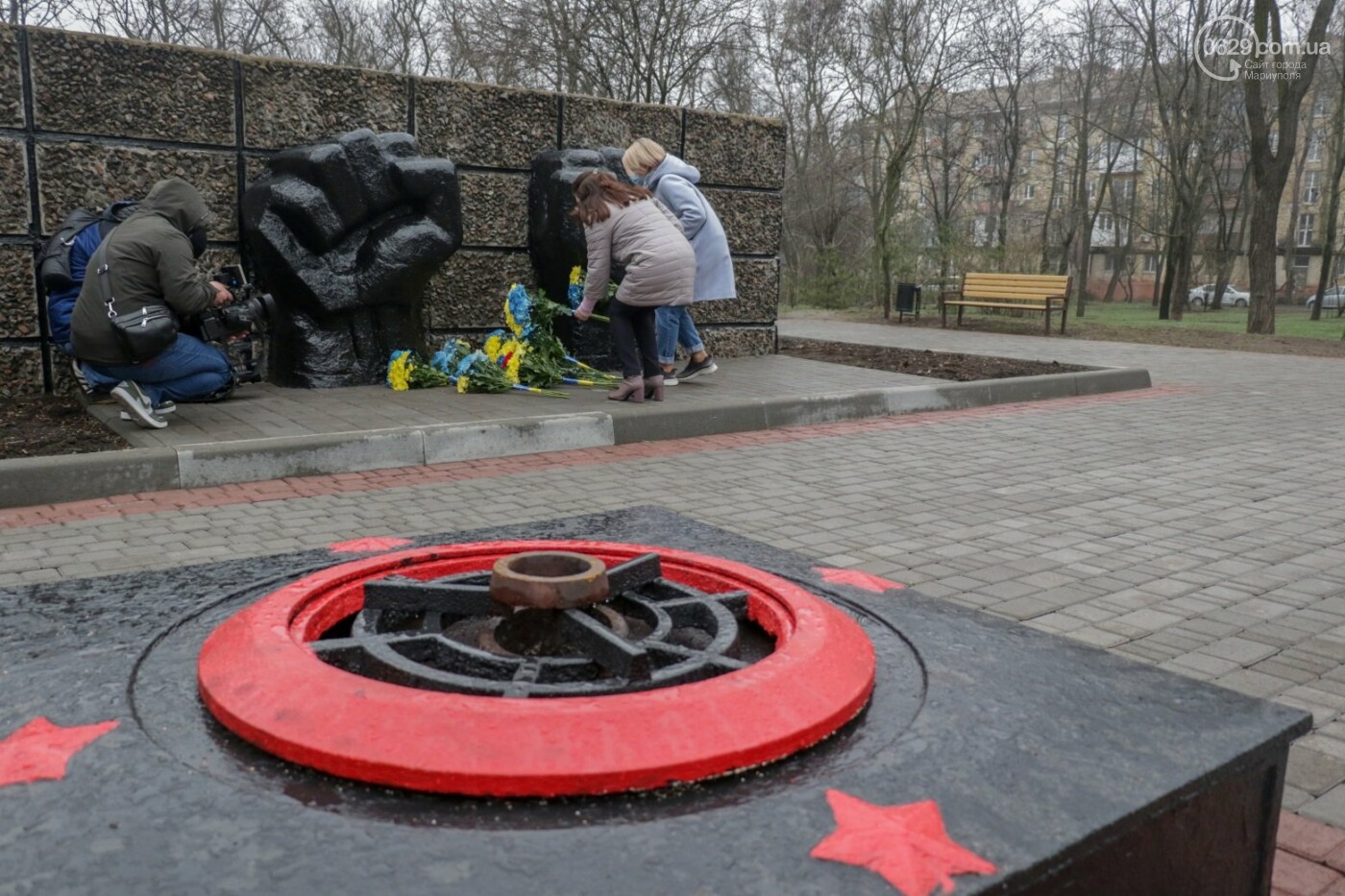 «Выкупили за 3 рейхсмарки». В Мариуполе возложили цветы в память об узниках фашистских концлагерей, - ФОТО, фото-12