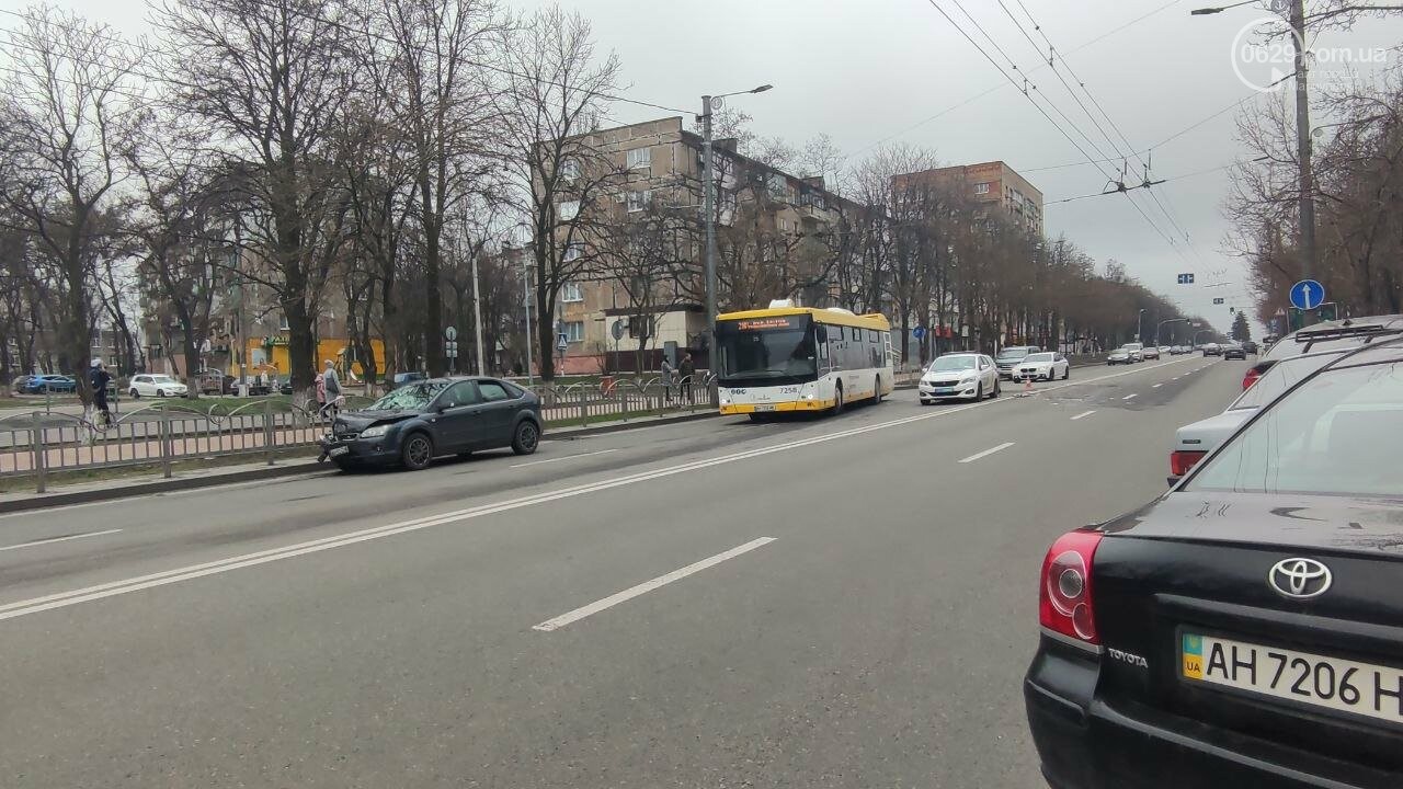 Роковое место! В Мариуполе на одном из самых аварийных перекрестков столкнулись "Ланос" и "Форд", - ФОТО, фото-8