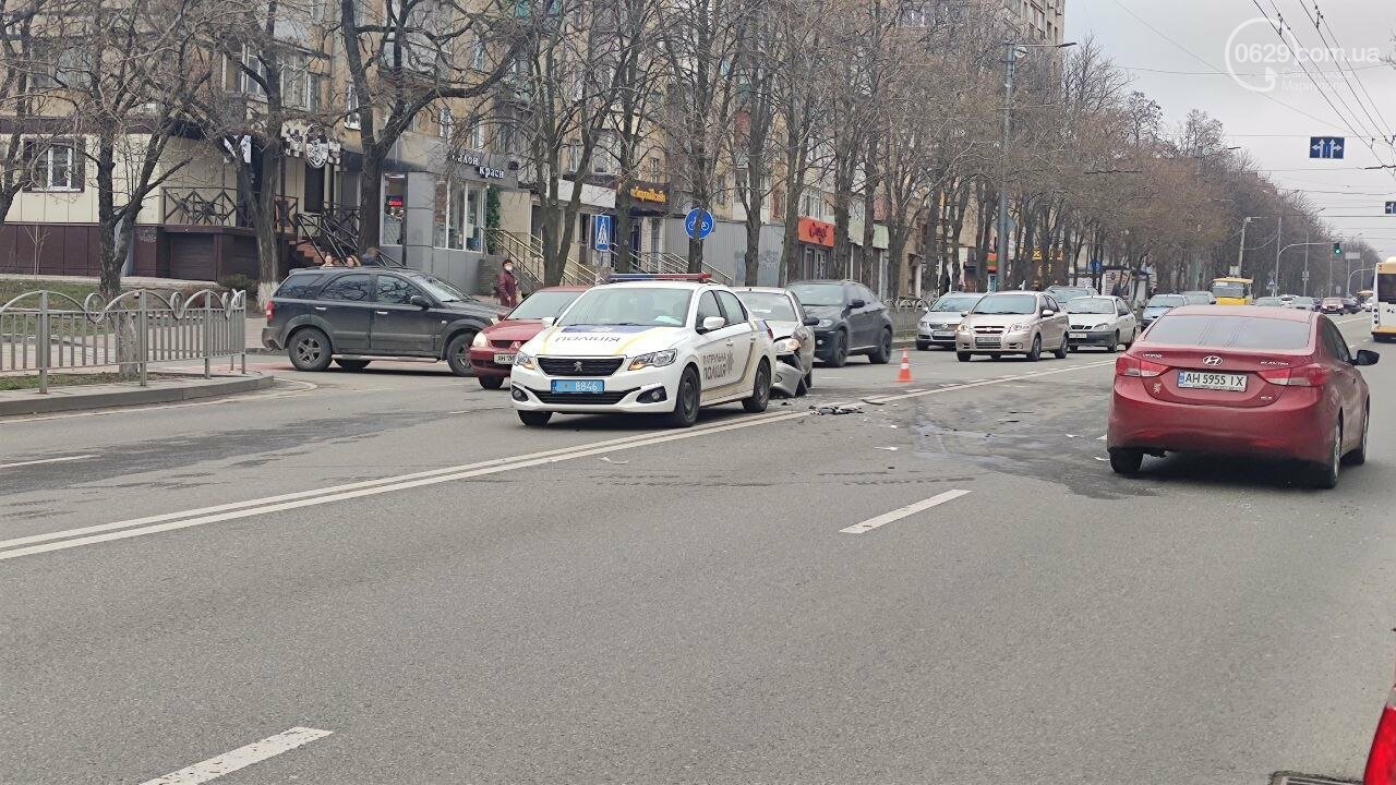 Роковое место! В Мариуполе на одном из самых аварийных перекрестков столкнулись "Ланос" и "Форд", - ФОТО, фото-7