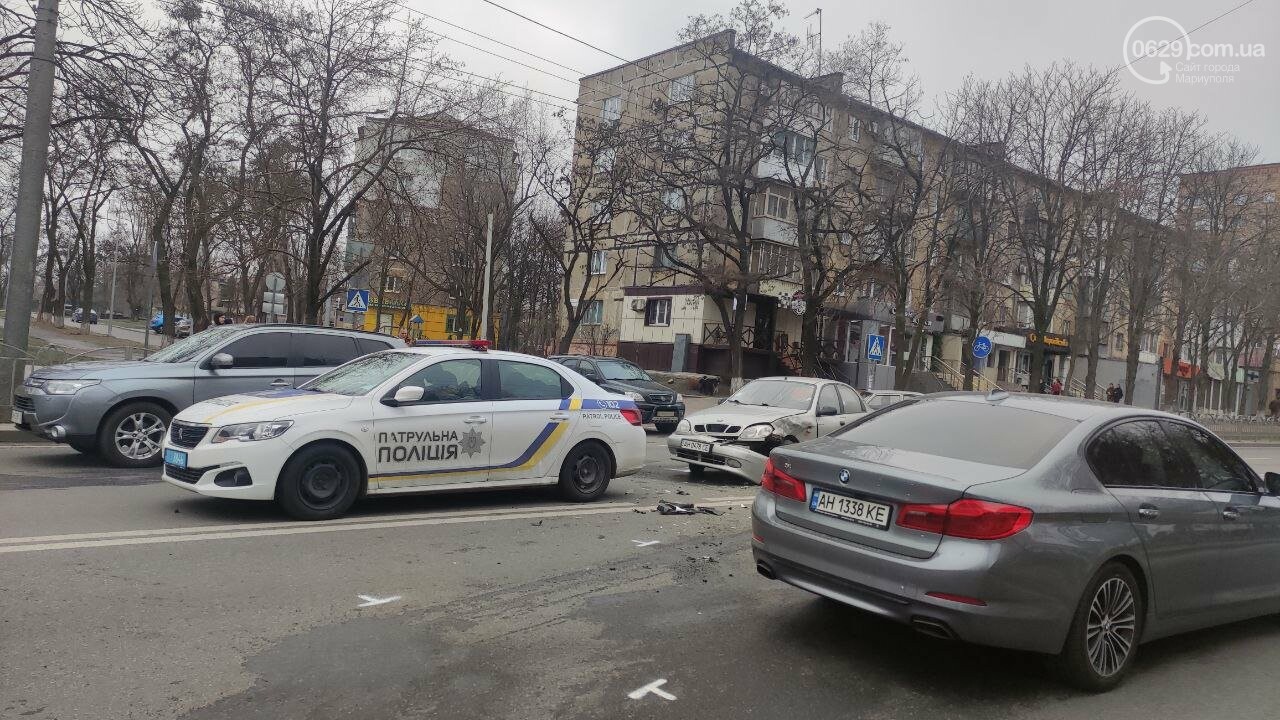 Роковое место! В Мариуполе на одном из самых аварийных перекрестков столкнулись "Ланос" и "Форд", - ФОТО, фото-3