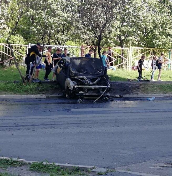 На Левобережье Мариуполя сгорела "восьмерка", - ФОТО, ВИДЕО, фото-1