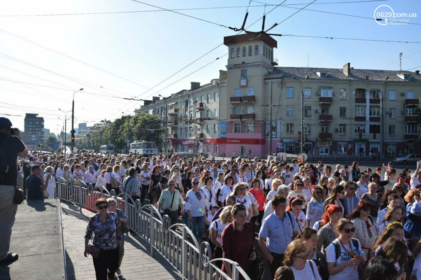 Праздник в "оранжевой зоне". Как в Мариуполе пройдет День вышиванки , фото-1