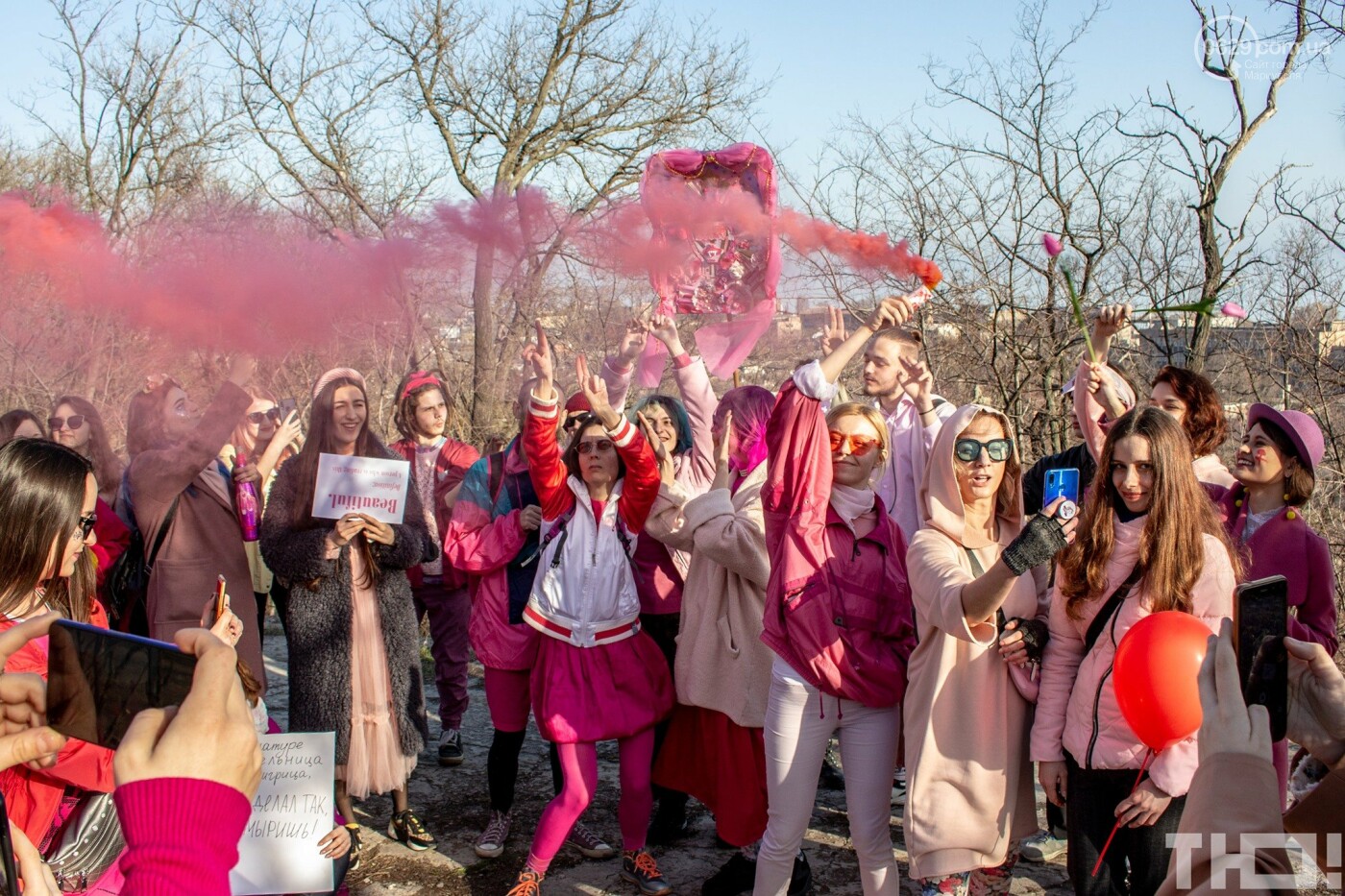 Как организовать протест в Мариуполе с помощью маркера и ленты, -  ФОТО, фото-1