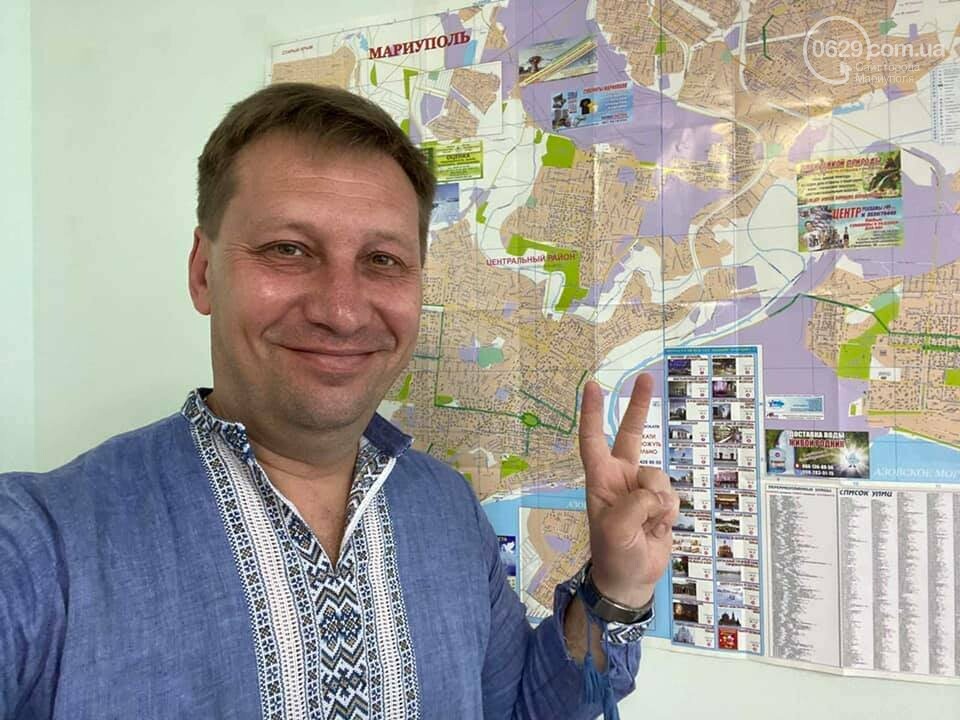 Кто из известных мариупольцев нарядился в вышиванку, - ФОТО, фото-3