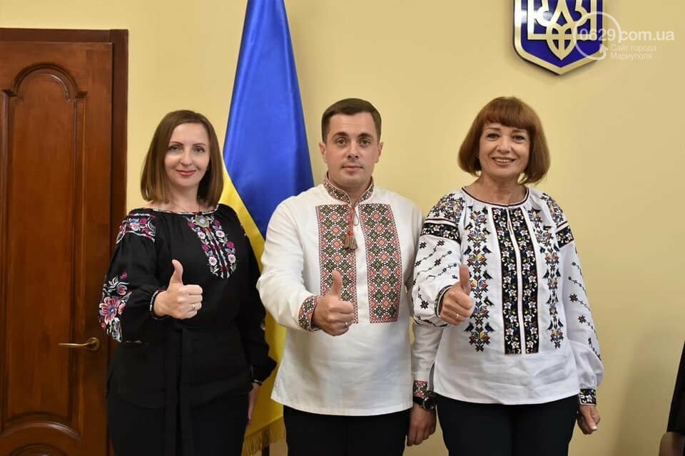 Кто из известных мариупольцев нарядился в вышиванку, - ФОТО, фото-13