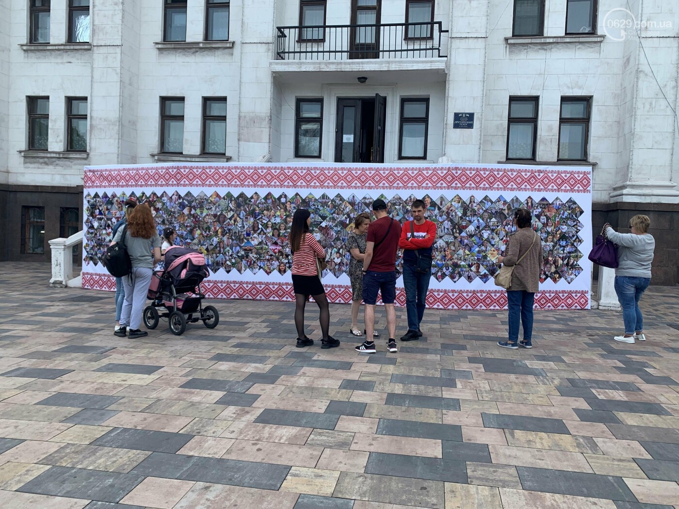 У Маріуполі презентували орнамент вишиванки з облич маріупольців, - ФОТО, ВІДЕО, фото-10