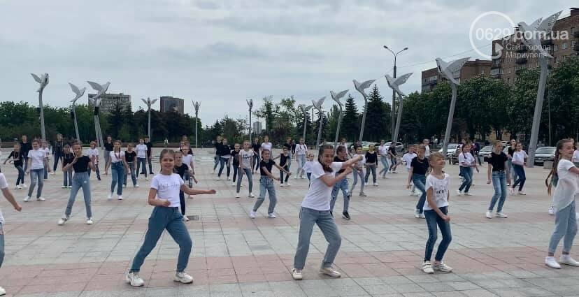 На площади Свободы в Мариуполе снимали  клип на песню Монатика, - ФОТО, ВИДЕО, фото-6
