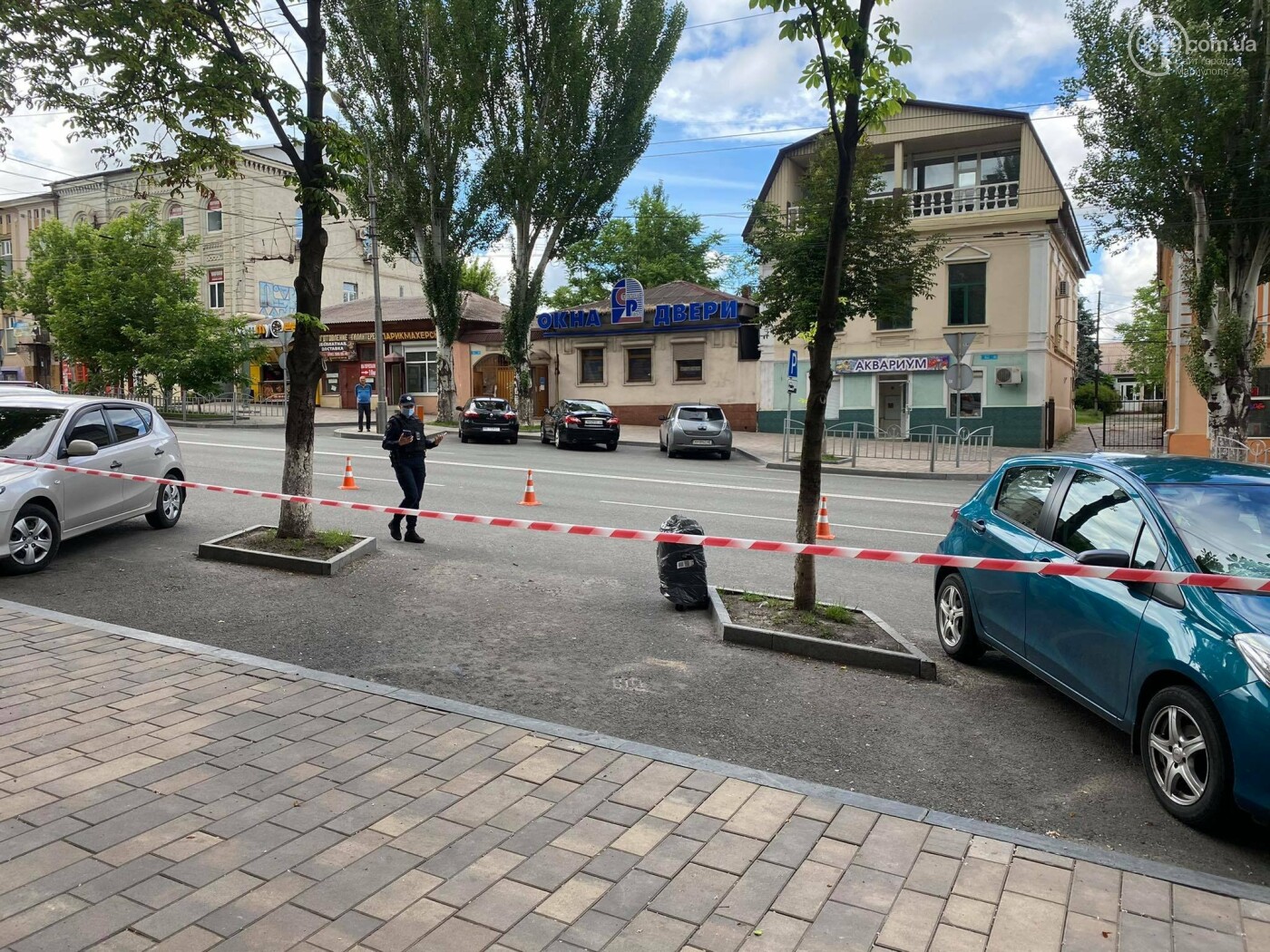 Мінування у центрі Маріуполя? Поліція оточила підозрілу валізу , - ФОТОФАКТ, фото-1