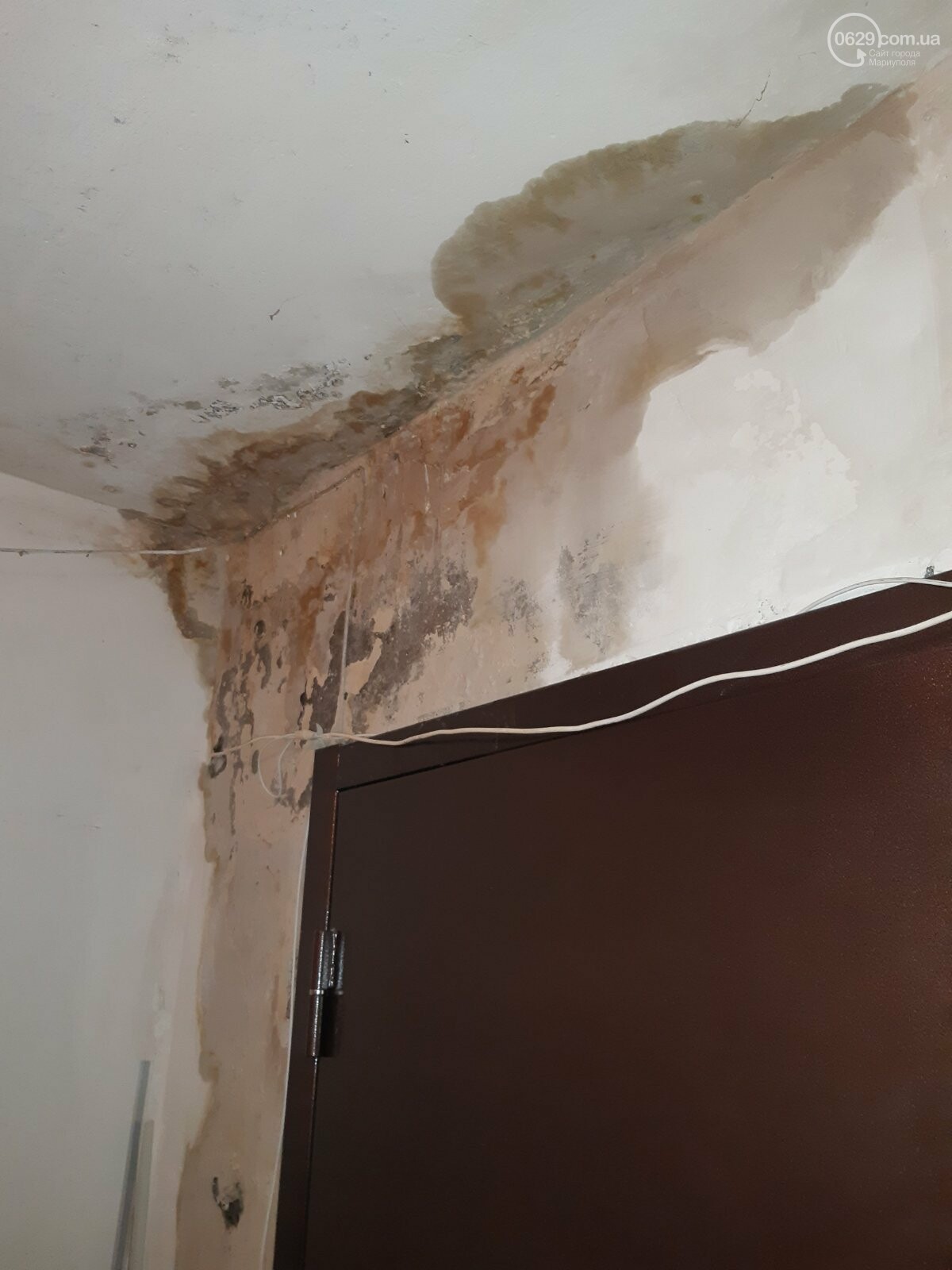 Протікаючий дах в одній з 9-поверхівок Маріуполя став каме..., фото-8 Протікаючий дах в одній з 9-поверхівок Маріуполя став каменем спотикання мешканців, - ФОТО, фото-8