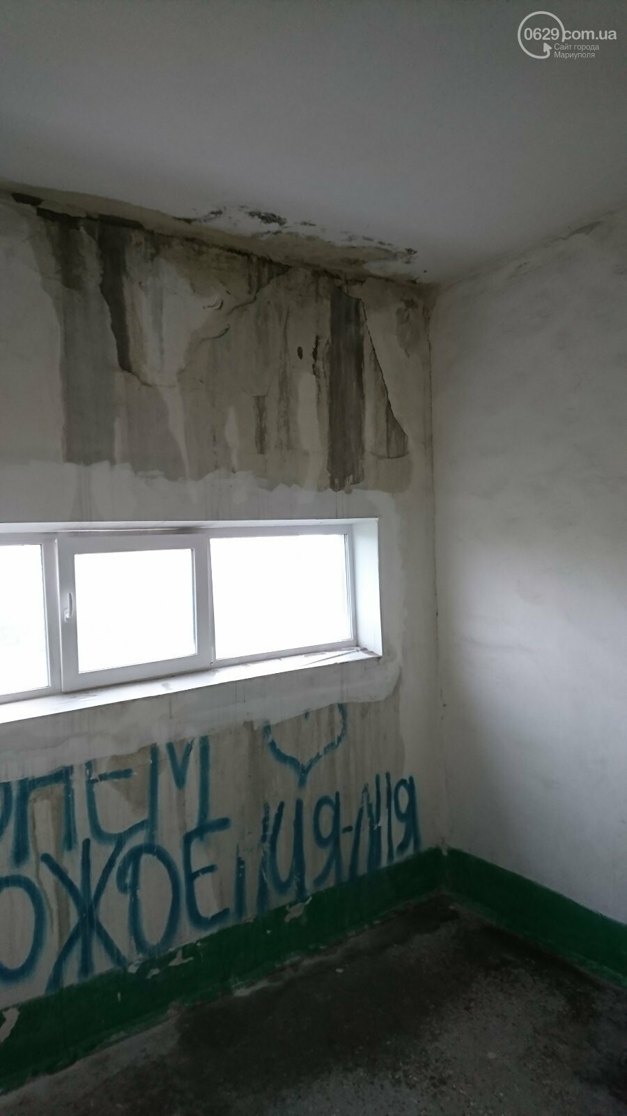 Протікаючий дах в одній з 9-поверхівок Маріуполя став каме..., фото-7 Протікаючий дах в одній з 9-поверхівок Маріуполя став каменем спотикання мешканців, - ФОТО, фото-7
