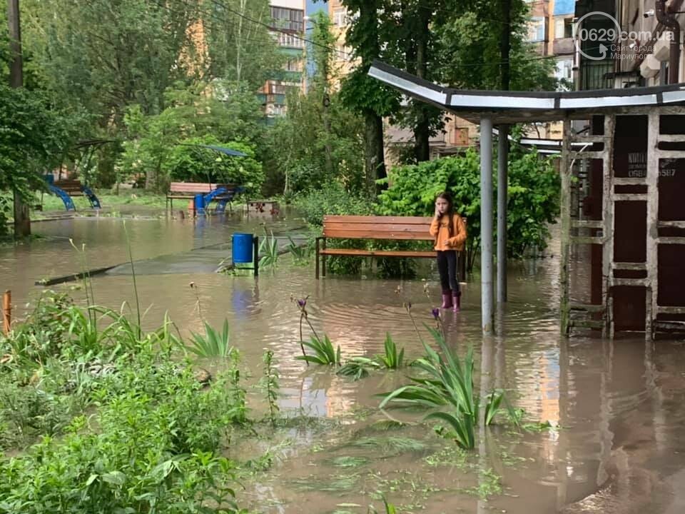 Вода по пояс, залитые магазины и дома. Как ликвидировали наводнение на площади Лунина, - ВИДЕО, фото-5