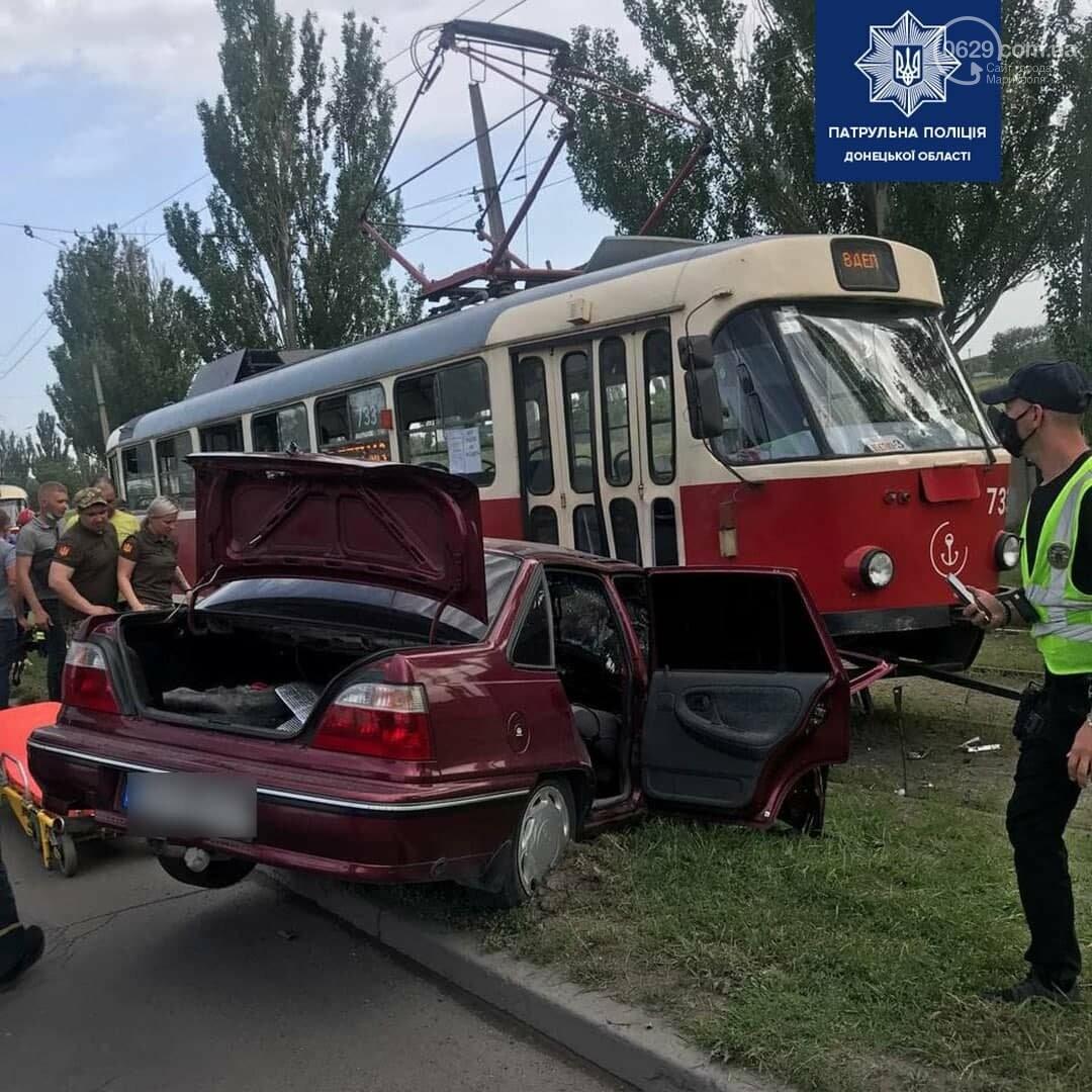 В Мариуполе Daewoo влетел в трамвай. Водитель легковушки серьезно пострадал, - ФОТО, фото-13