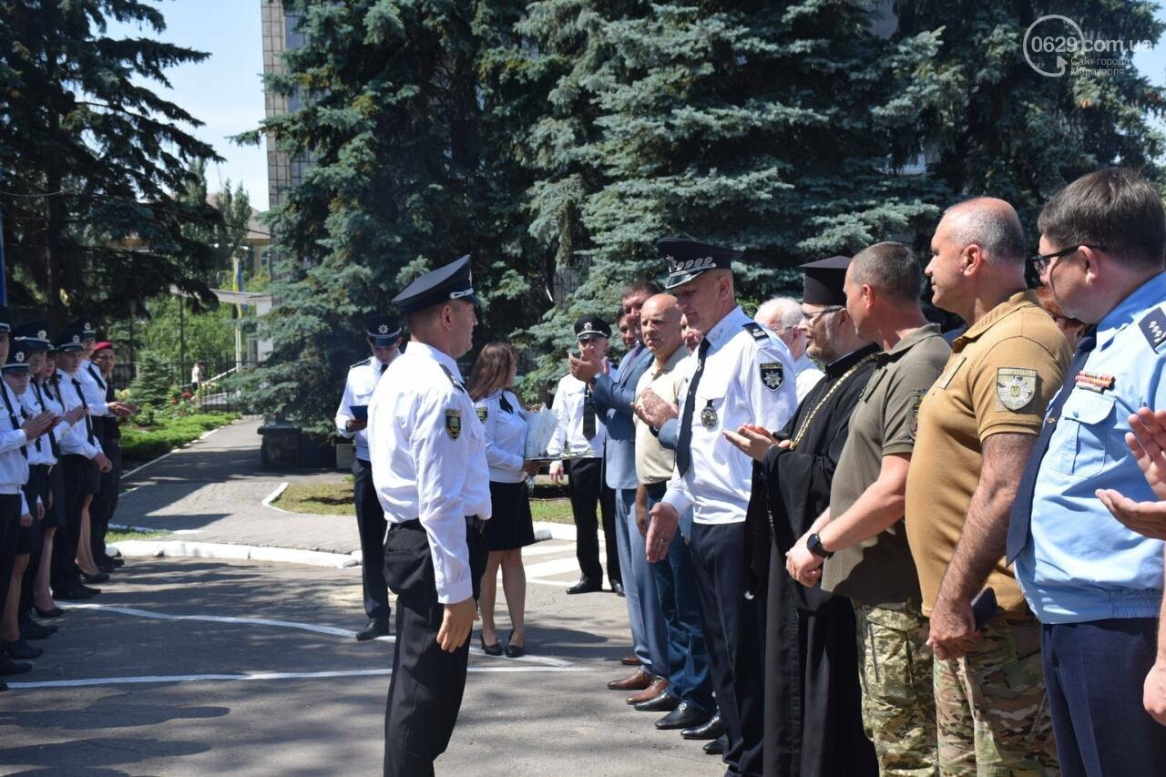 Автомобили, дорогие часы и 250 тысяч гривен. Что подарили полицейским в Мариуполе на шестую годовщину, - ФОТО, фото-20