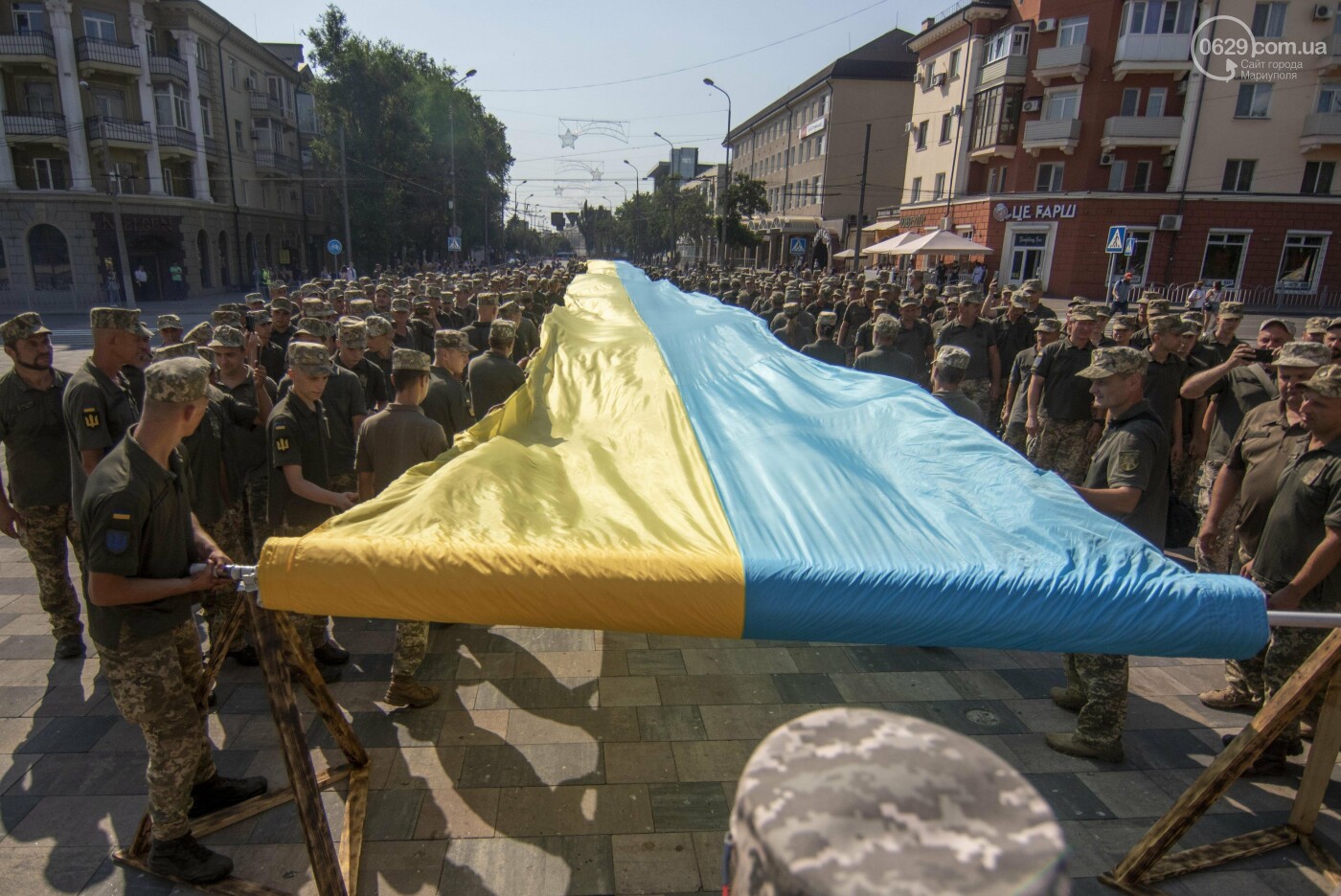 У Маріуполі розгорнули 128-метровий прапор України, - ФОТОРЕПОРТАЖ, фото-1