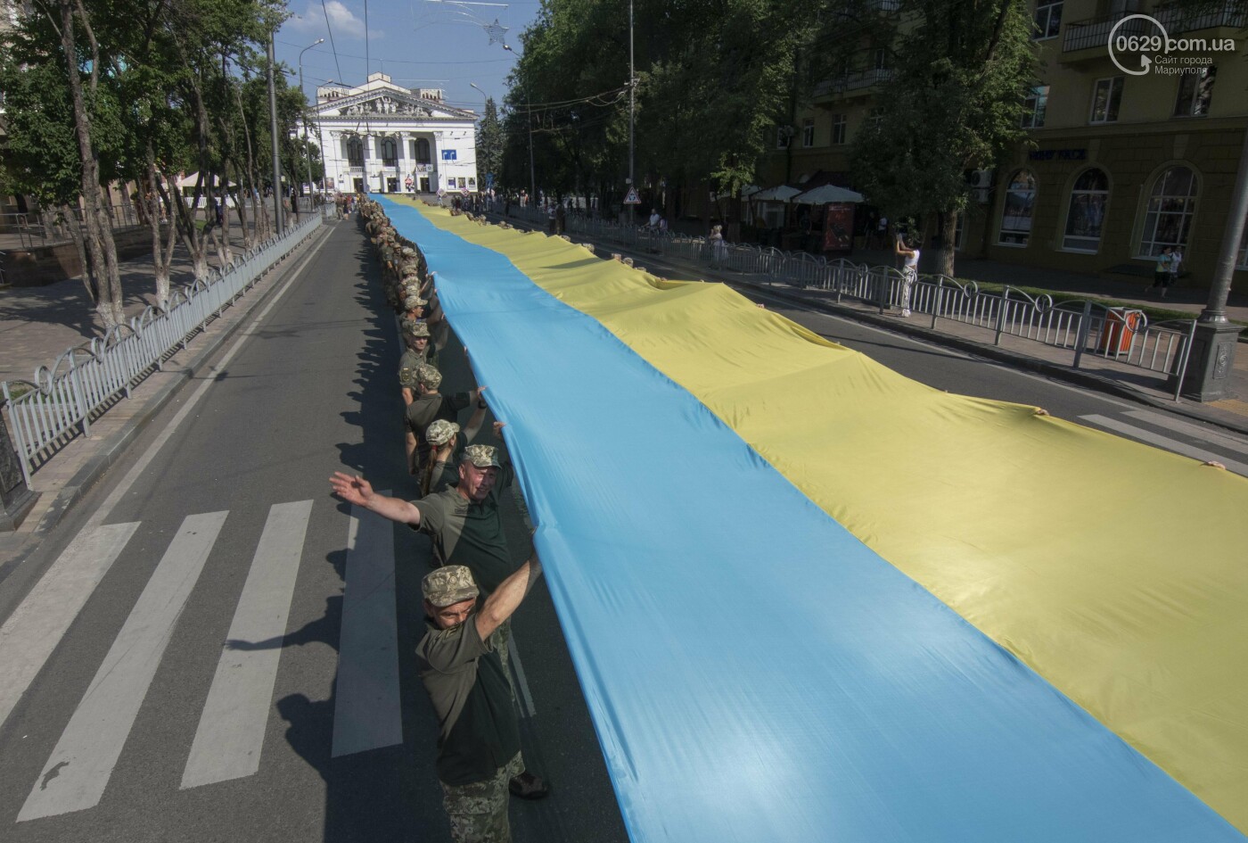 У Маріуполі розгорнули 128-метровий прапор України, - ФОТОРЕПОРТАЖ, фото-11