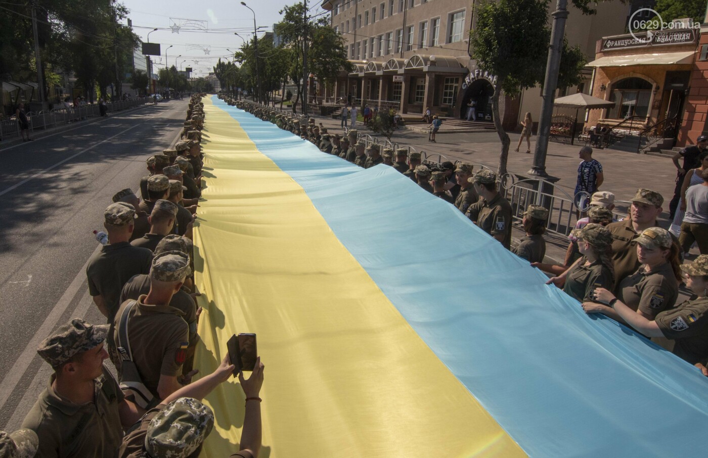 У Маріуполі розгорнули 128-метровий прапор України, - ФОТОРЕПОРТАЖ, фото-12