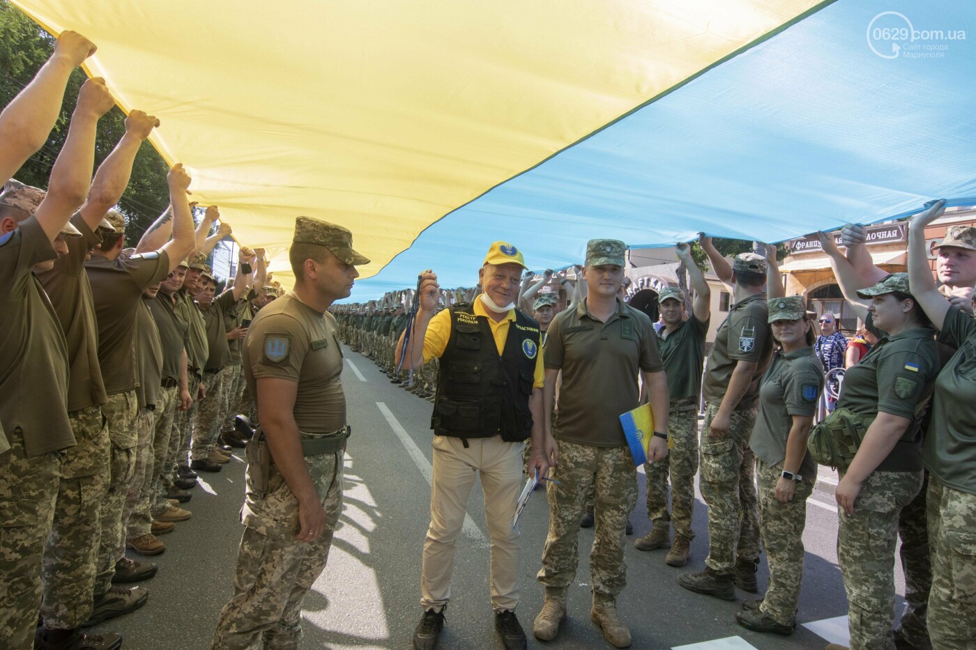 У Маріуполі розгорнули 128-метровий прапор України, - ФОТОРЕПОРТАЖ, фото-14