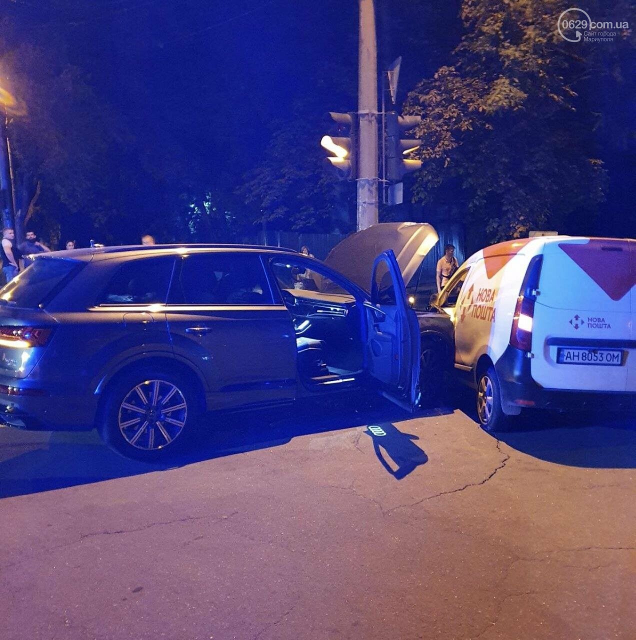 В Мариуполе автомобиль "Новой почты" столкнулся с "Ауди", - ФОТО, фото-5
