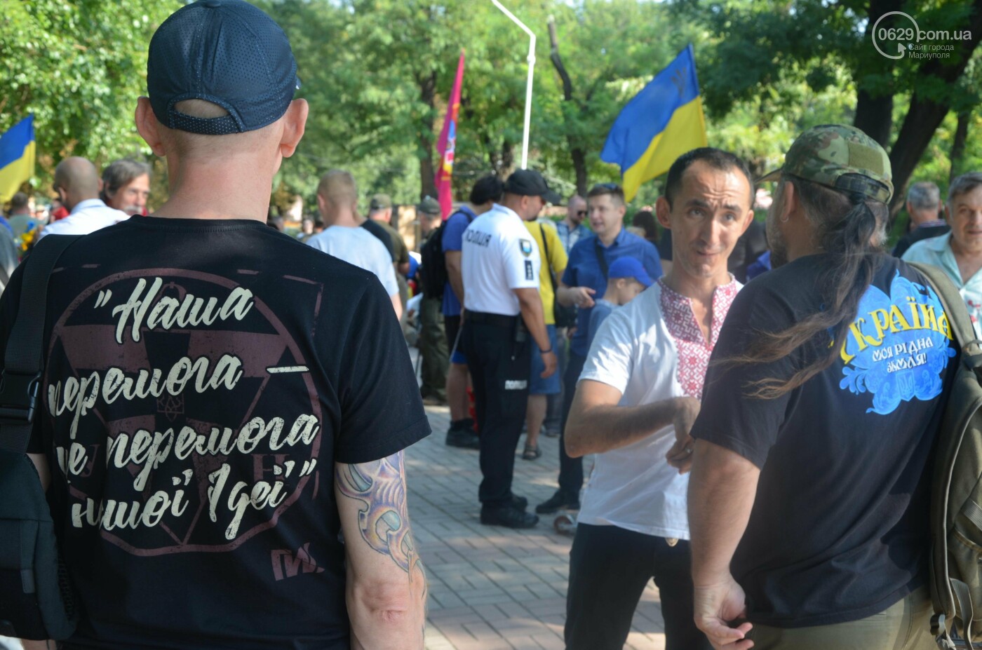Мариупольцы на коленях почтили павших защитников Украины, - ФОТОРЕПОРТАЖ, фото-3