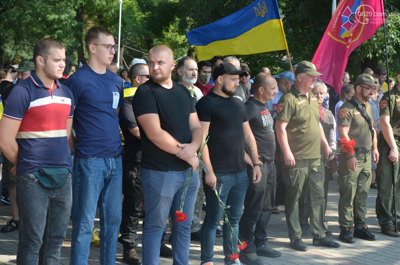 Мариупольцы на коленях почтили павших защитников Украины, - ФОТОРЕПОРТАЖ, фото-2
