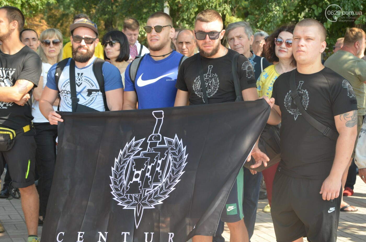 Мариупольцы на коленях почтили павших защитников Украины, - ФОТОРЕПОРТАЖ, фото-14
