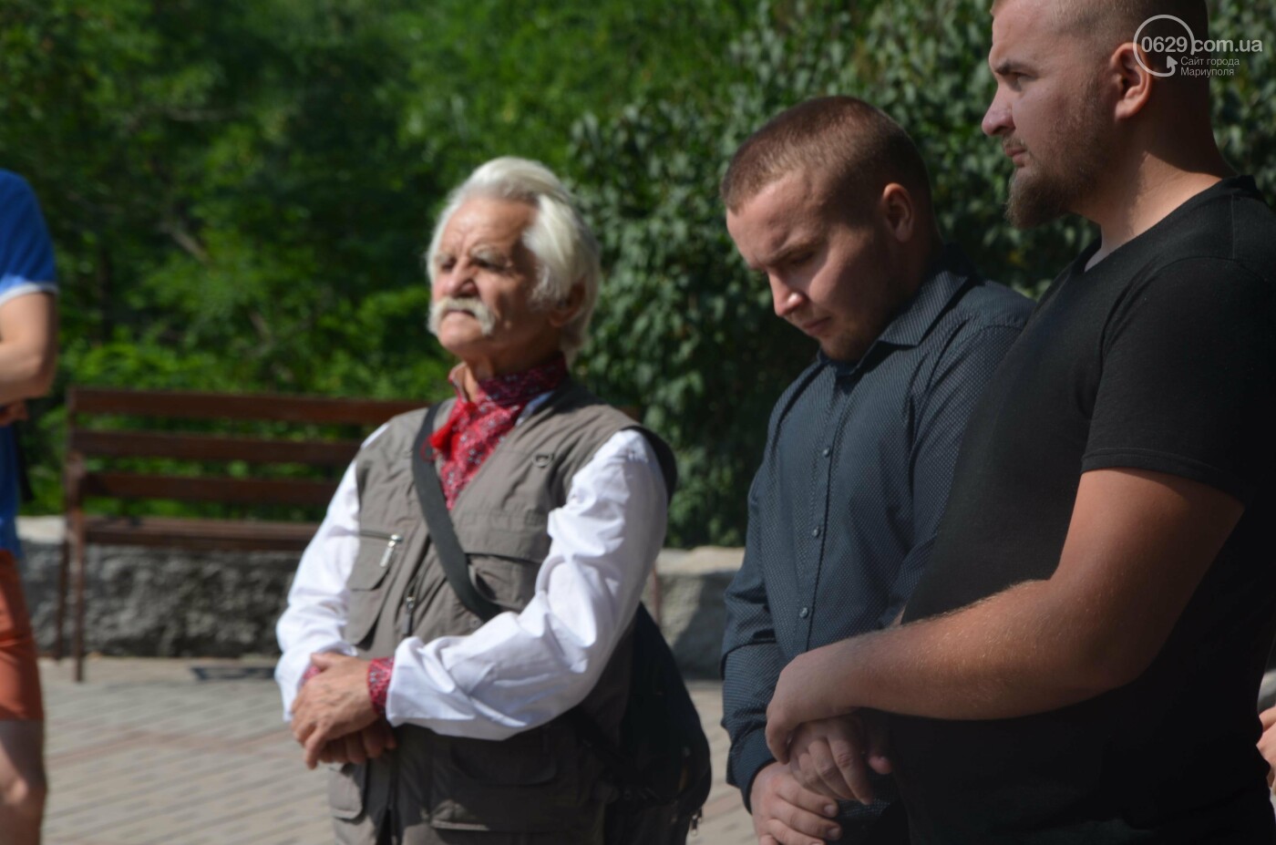 Мариупольцы на коленях почтили павших защитников Украины, - ФОТОРЕПОРТАЖ, фото-16
