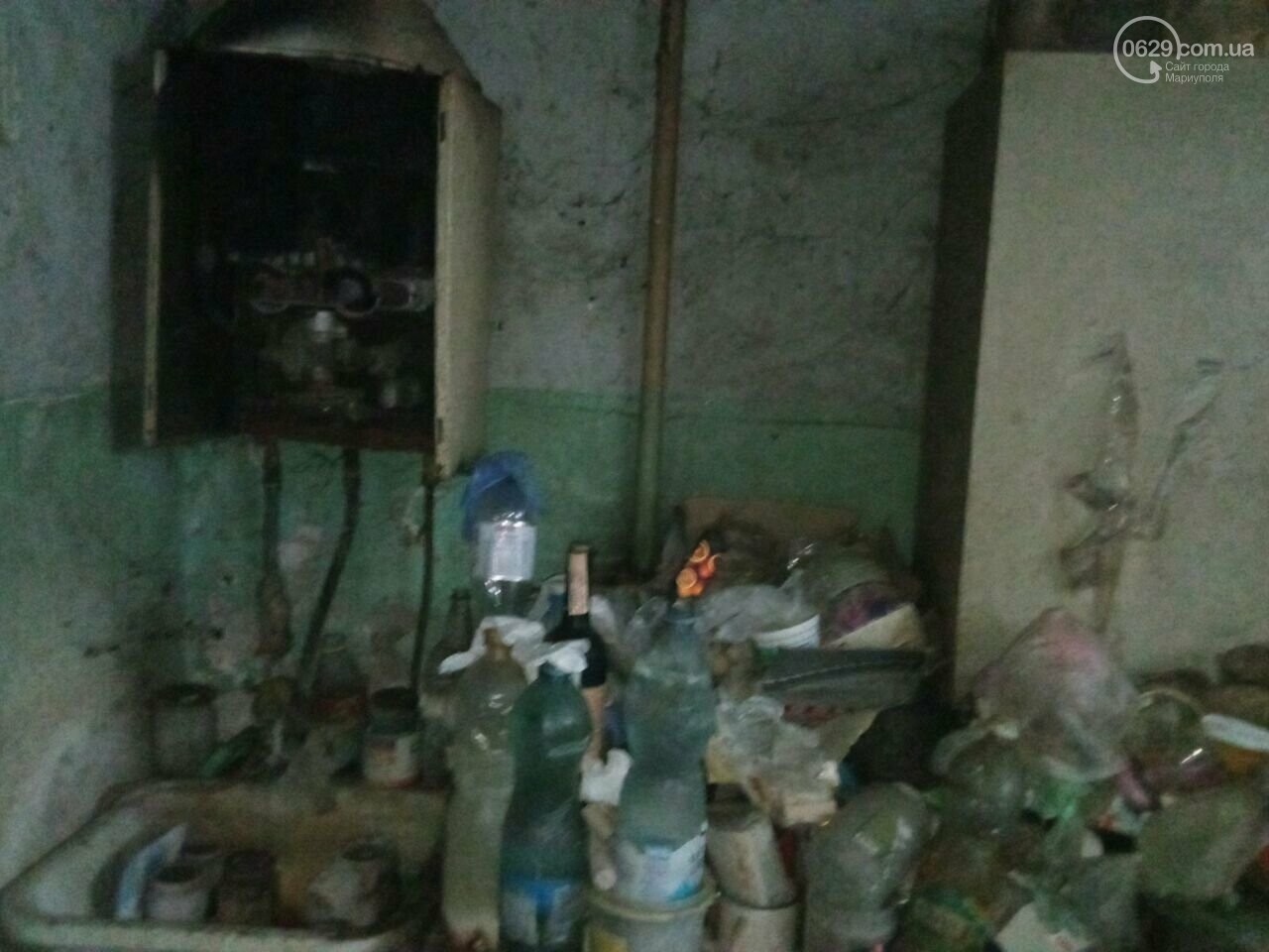 "Оставь надежду всяк сюда входящий". Мариуполец захламил к..., фото-8 "Оставь надежду всяк сюда входящий". Мариуполец захламил квартиру в центре города, - ФОТОРЕПОРТАЖ , фото-8
