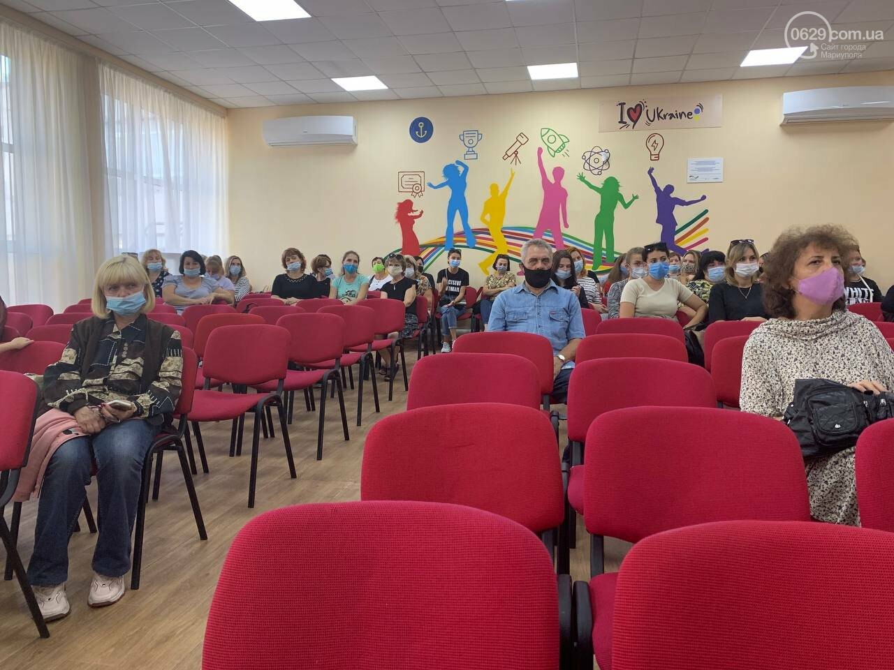Медики вмовляють вчителів у Маріуполі вакцинуватися, - ФОТО, фото-4 Медики вмовляють вчителів у Маріуполі вакцинуватися, - ФОТО, фото-4