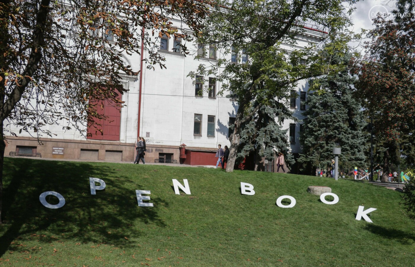 Книжковий бум у Маріуполі! Що на ярмарку купив мер, - ФОТО..., фото-8 Книжковий бум у Маріуполі! Що на ярмарку купив мер, - ФОТОРЕПОРТАЖ, фото-8