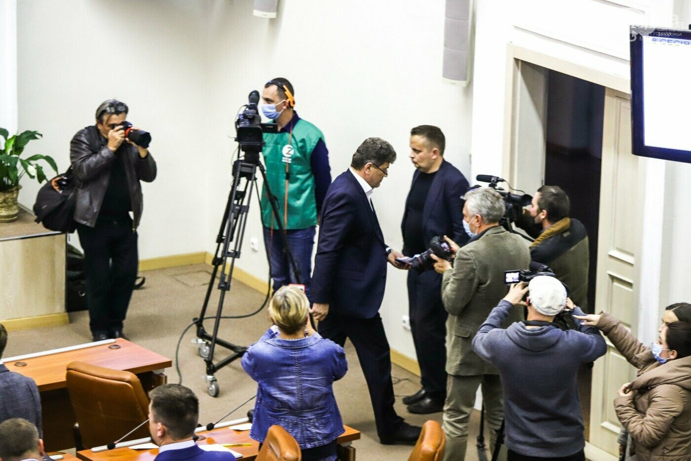 Почему подал в отставку мэр Запорожья, и чего боится мэр М..., фото-3 Почему подал в отставку мэр Запорожья, и чего боится мэр Мариуполя, фото-3