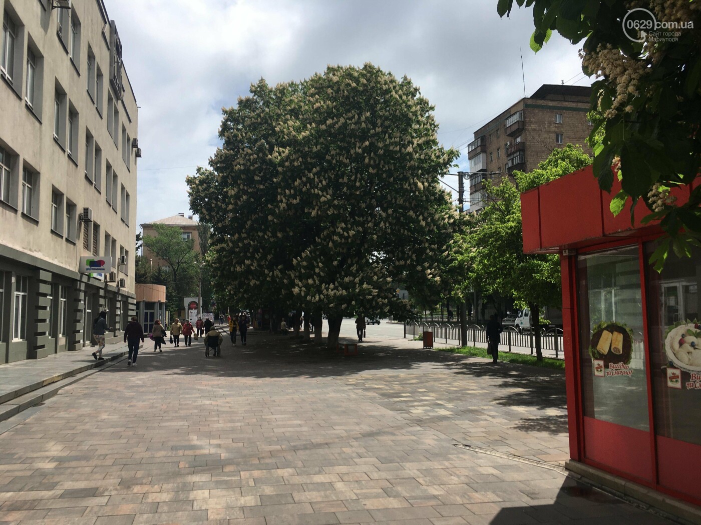 Неочікувано! Біля Будинку зв'язку може з'явитися гойдалка,..., фото-6 Неочікувано! Біля Будинку зв'язку може з'явитися гойдалка, якщо її підтримають маріупольці, - ФОТО, фото-6