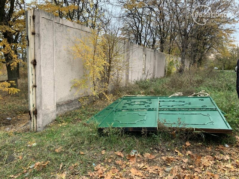 У Приморському парку демонтували ворота Тарути, - ФОТО, ВІДЕО, фото-7 У Приморському парку демонтували ворота Тарути, - ФОТО, ВІДЕО, фото-7