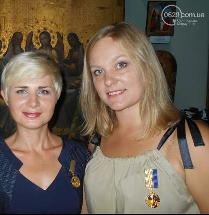 Олена Українцева разом з художницею Ганною Торкаєнко