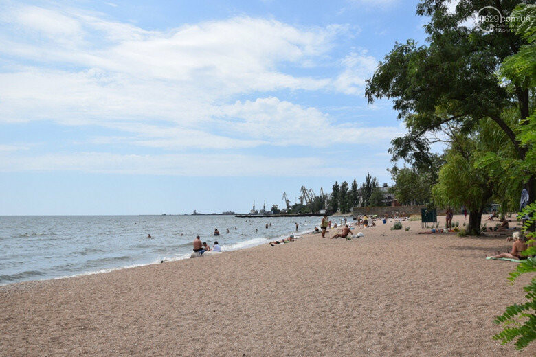 Комсомольский пляж мариуполь. Мариуполь городской пляж. Мариупольский городской пляж. Азов пляж. Мариуполь городской пляж.