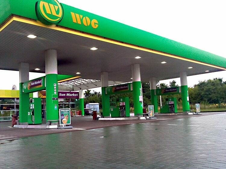 На мариупольских автозаправках подешевел бензин