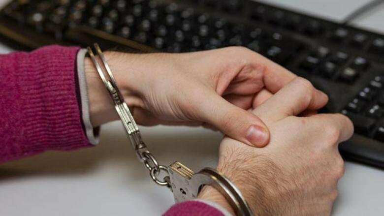  В Мариуполе 41-летнего мужчину будут судить за хранение детской порнографии