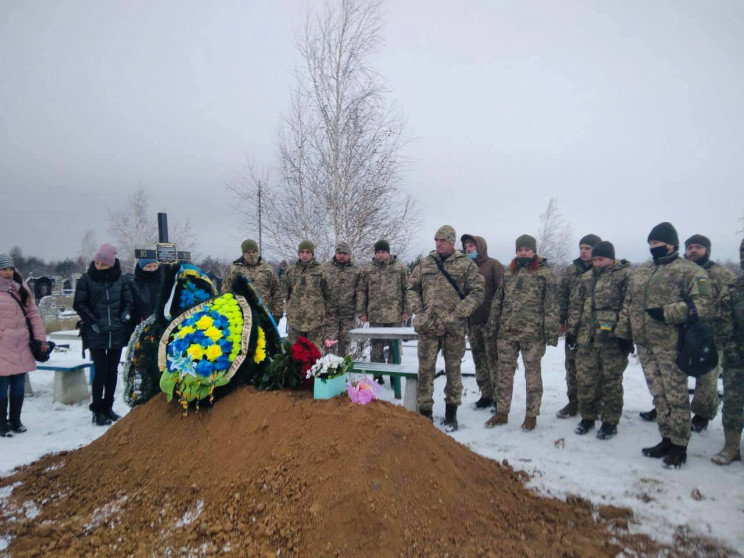 Забирают жизнь не только пули. Под Мариуполем в ДТП погибла..., фото-6 Забирают жизнь не только пули. Под Мариуполем в ДТП погибла военнослужащая, - ФОТО, фото-6