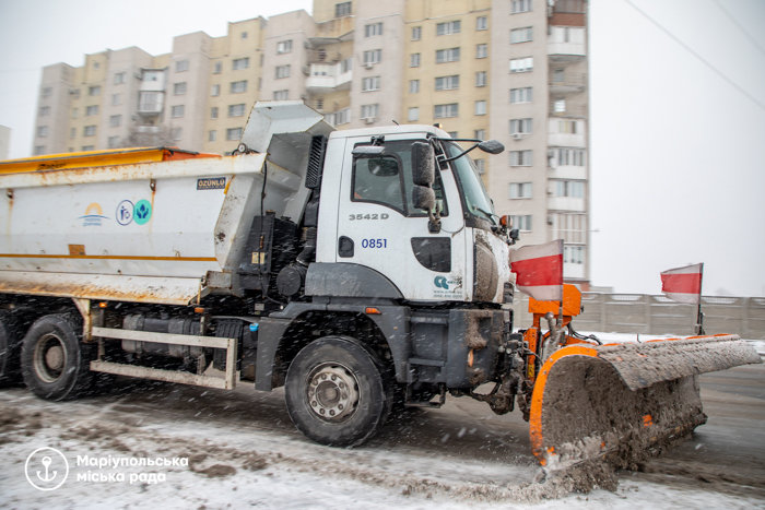 Снегопад! На улицы Мариуполя вывели спецтехнику и почти 400 коммунальщиков, - ФОТО, фото-9