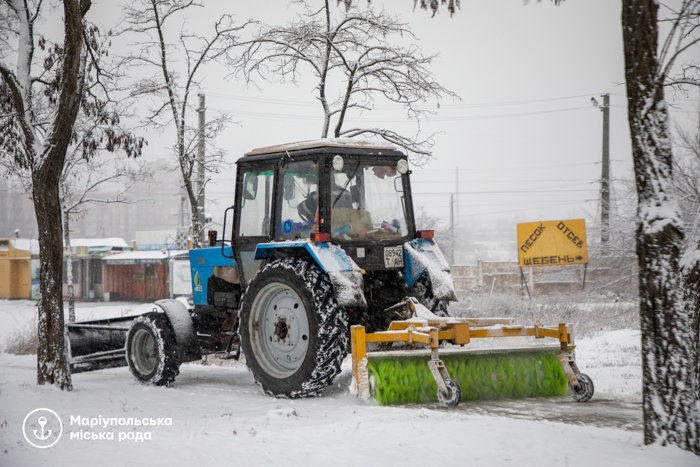 Снегопад! На улицы Мариуполя вывели спецтехнику и почти 400 коммунальщиков, - ФОТО, фото-14