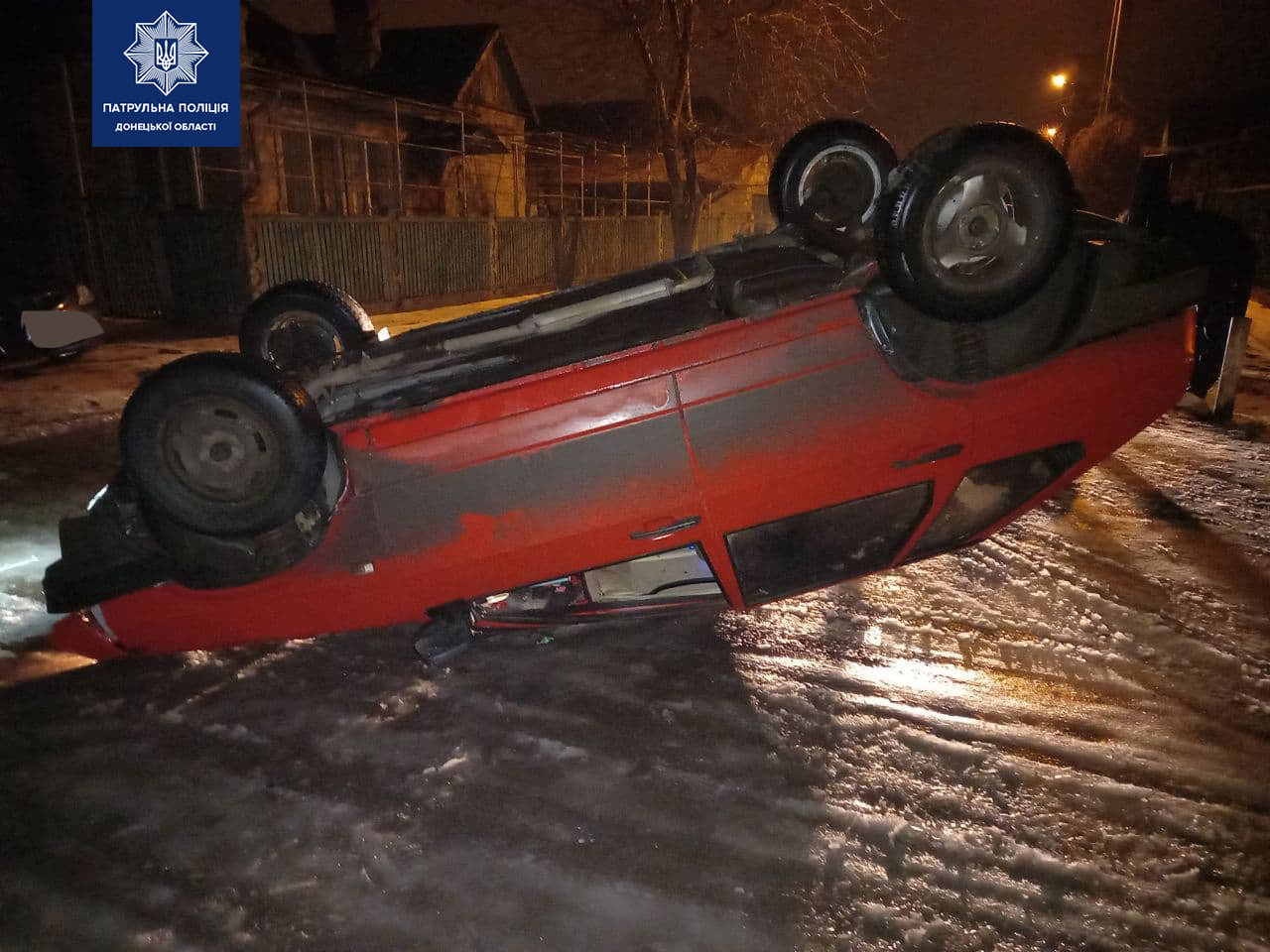 Автомобиль-перевертыш. В Мариуполе водитель ВАЗ сбежал после ДТП, - ФОТО -  Новини 10 лютого 2021 р. - 0629.com.ua