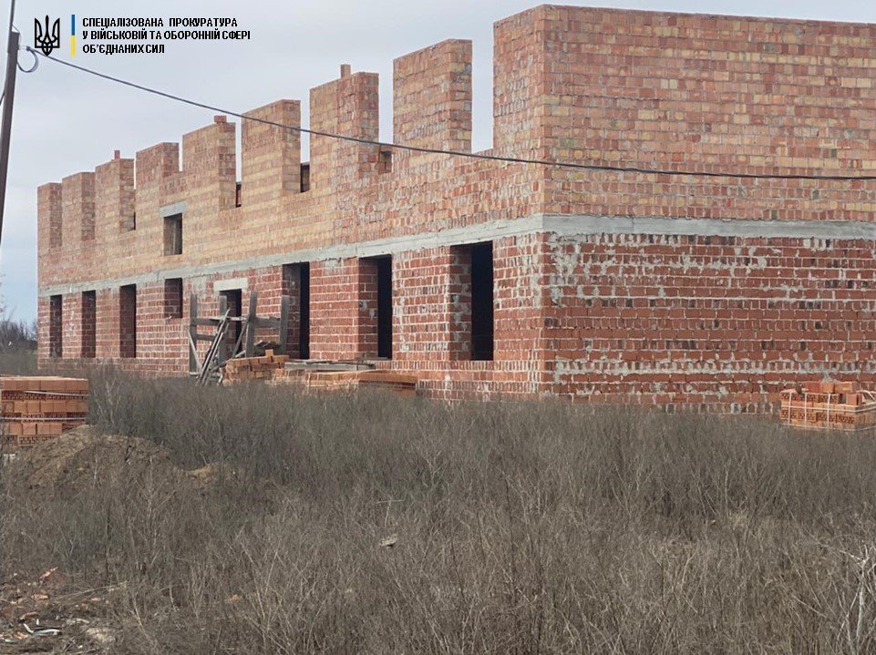 В Мариуполе подрядчики присвоили 11,5 миллионов гривен при строительстве казарм для морпехов, - ФОТО