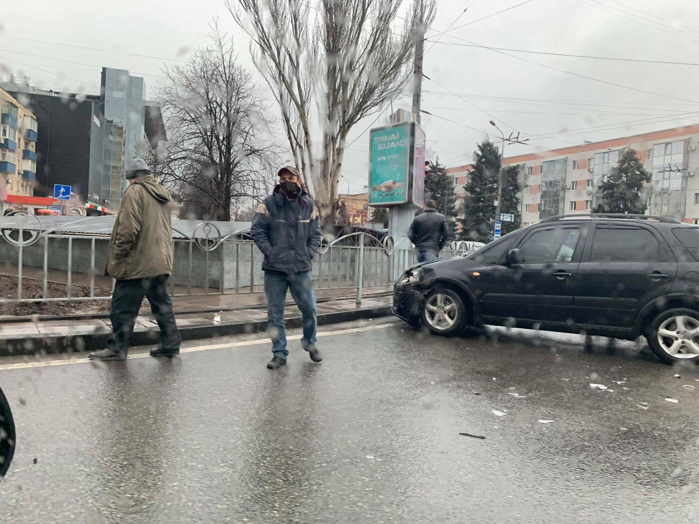 В самом центре Мариуполя  столкнулись Сузуки и Джили, - ФОТО
