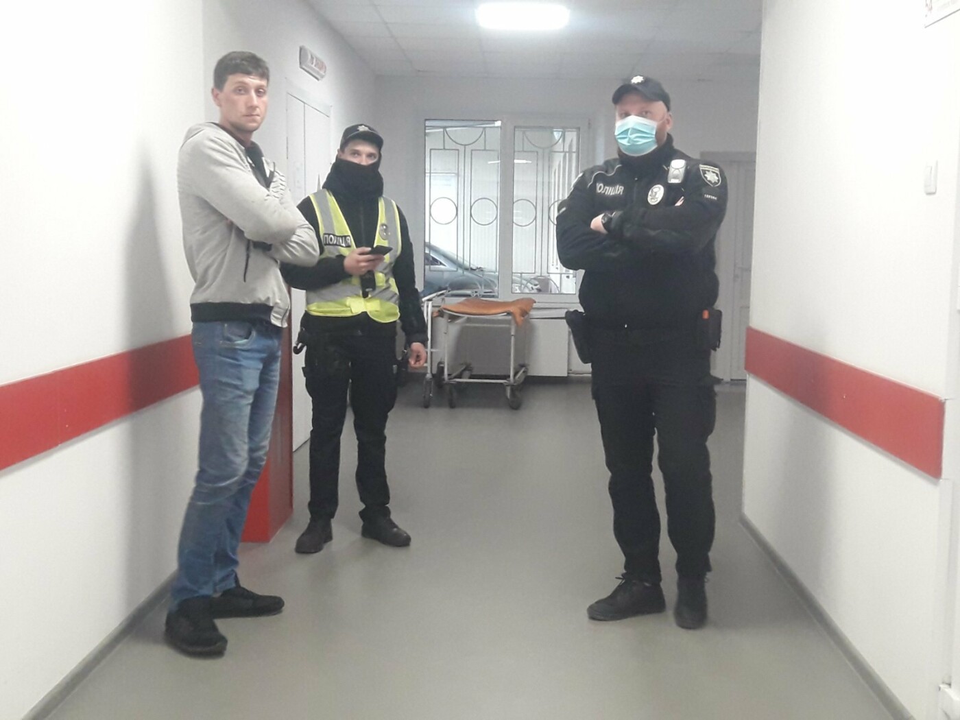 В Мариуполе на блокпосту избили водителя. Две версии одного конфликта, - ФОТО
