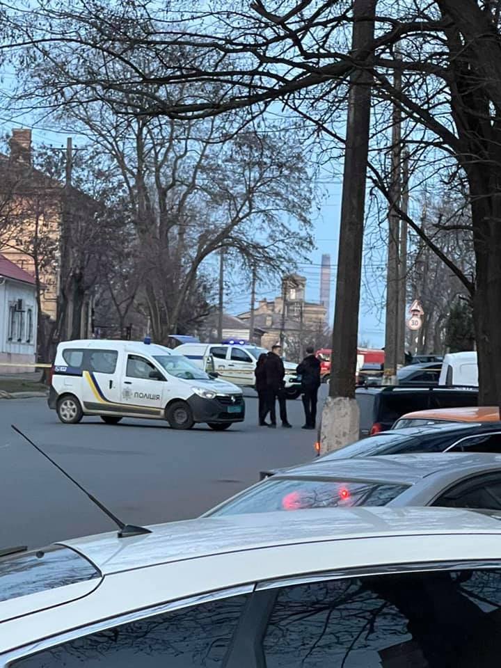 В Мариуполе возле бизнес-центра 