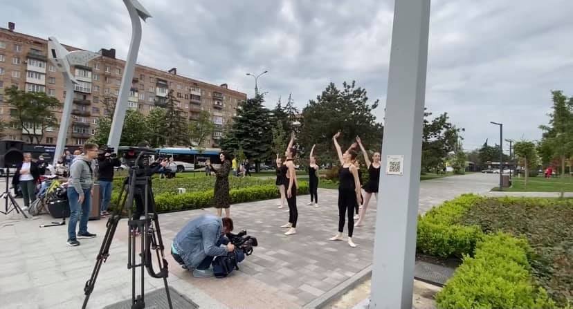 На площади Свободы в Мариуполе снимали  клип на песню Монатика, - ФОТО, ВИДЕО